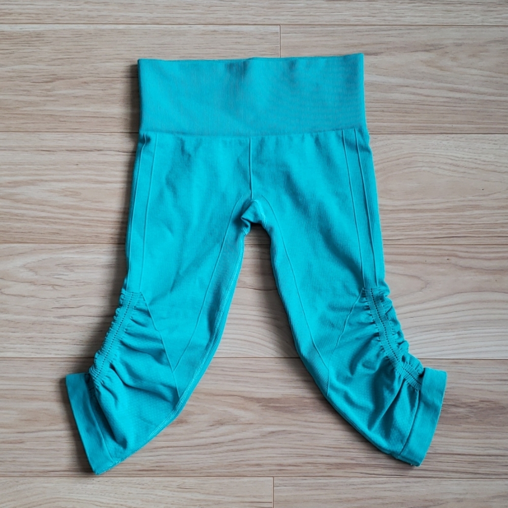 lululemon In The Flow Crops